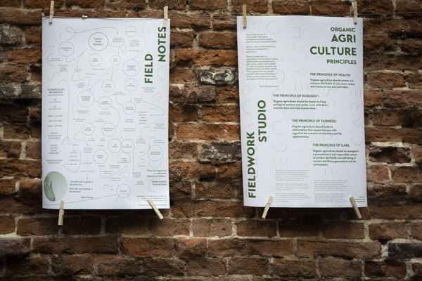 Field Notes de Phoebe Davies lors du festival Feral 2022 (image : Bea Borgers) Field Notes de Phoebe Davies lors du festival Feral 2022 (image : Bea Borgers)